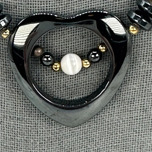 Vintage Hematite Heart Necklace Mother Of Pearl Beads Barrel Clasp Unise… - Picture 2 of 8